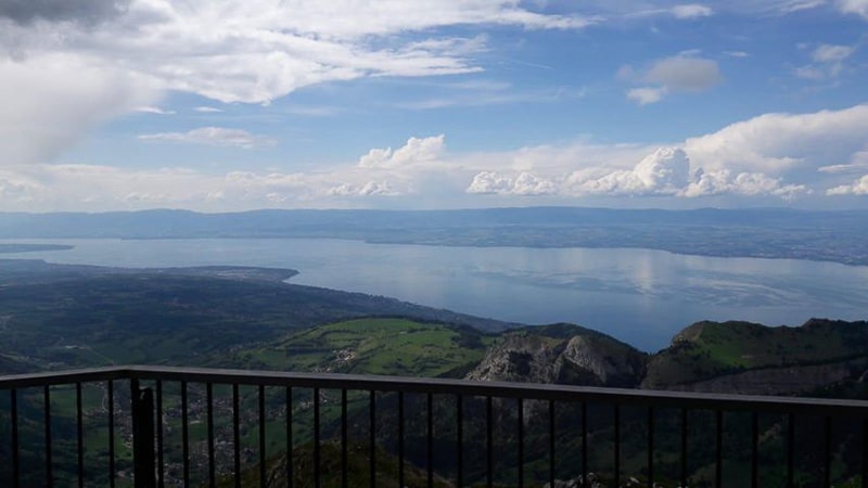 La vue sur le Léman depuis la terrasse du refuge