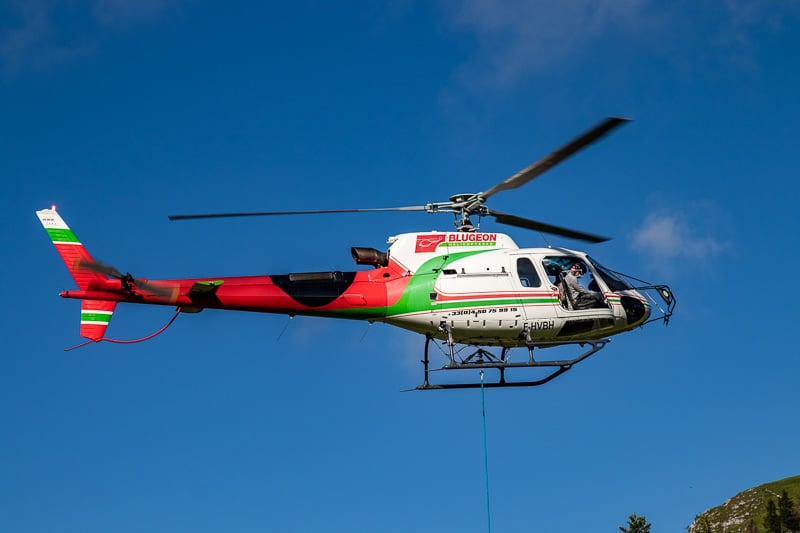 Blugeon Hélicoptères se charge du transport jusqu'au refuge