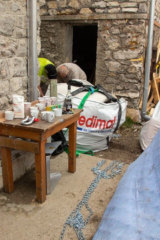 Récupération des chaînes au refuge