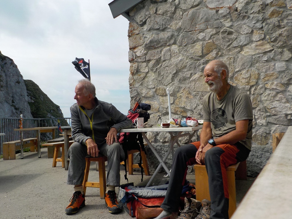 Petite pause au refuge de la Dent d'Oche